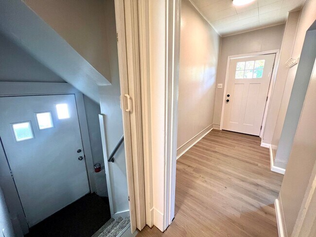 Building Photo - 1320 Irwin St