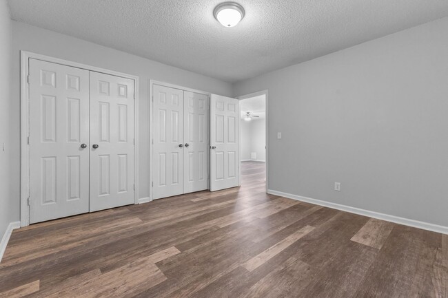 Building Photo - Charming 2 Bedroom Apartment