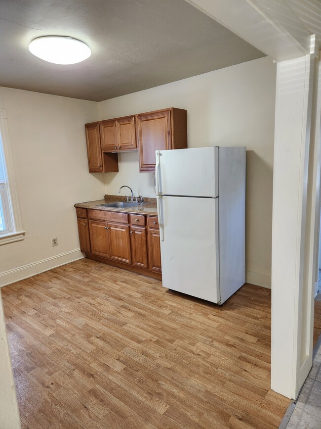 Kitchen - 3 Henshaw Ct