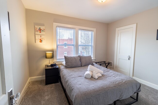 Building Photo - 1123 Wilson Ave