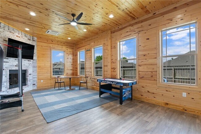 Building Photo - 5702 S 60th Pl