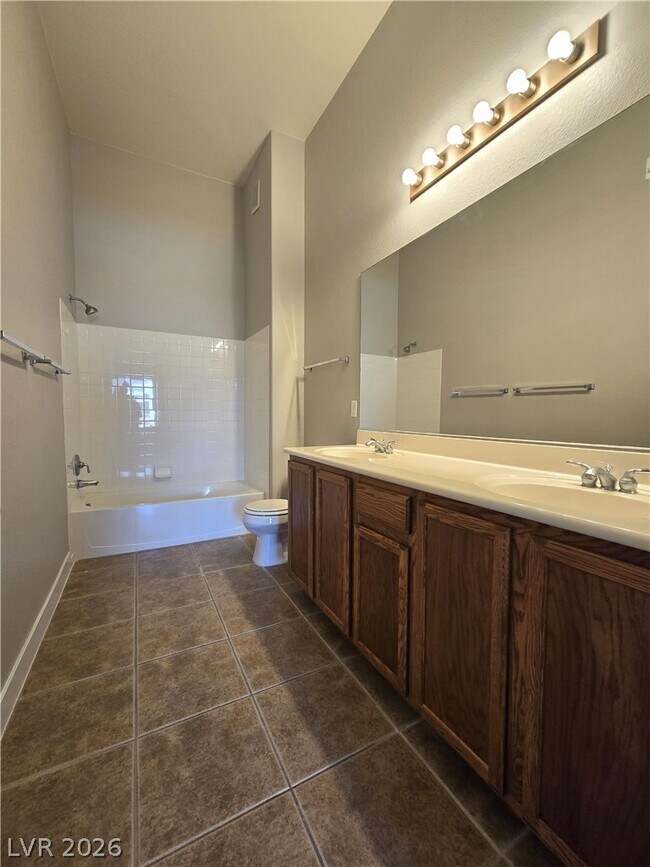 Building Photo - 2305 W Horizon Ridge Pkwy
