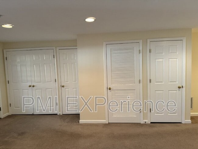 Building Photo - 12914 Woods View St