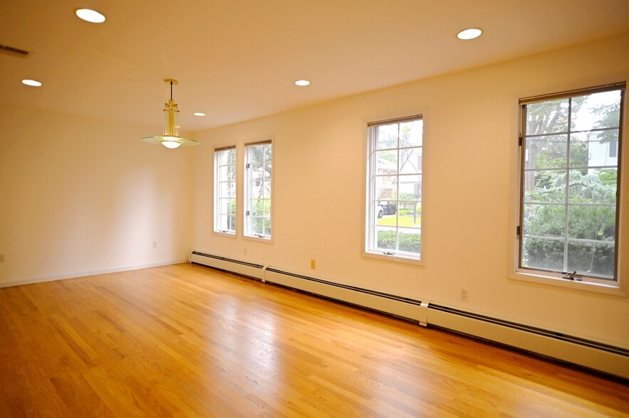 Building Photo - 1033 Harvard Pl