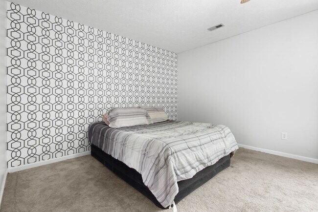 Building Photo - 1204 Palmerton Dr