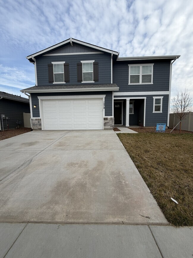 Building Photo - 1578 S La Escalera Ave