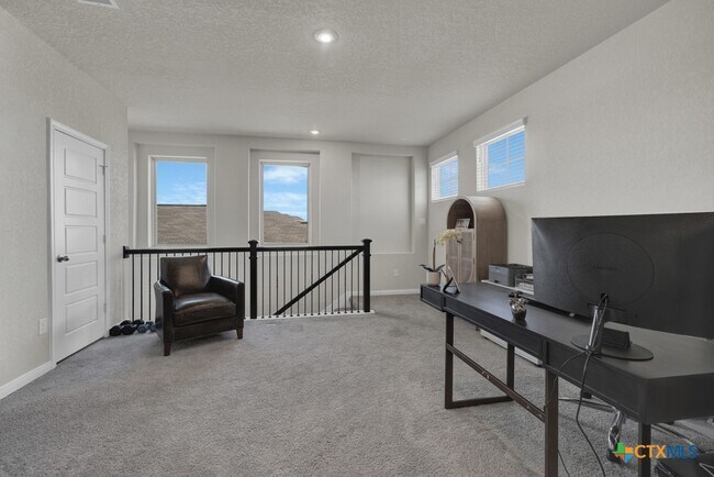 Building Photo - 816 Windflower