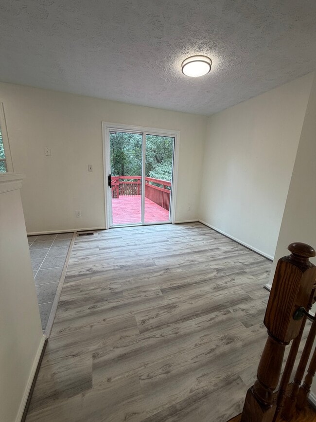 Building Photo - 2110 Commodore Ct
