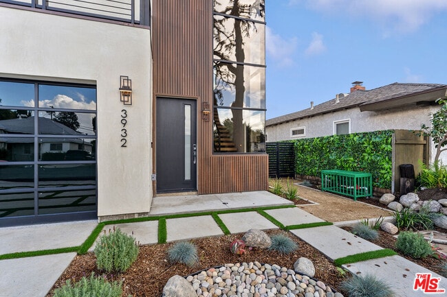 Building Photo - 3932 Minerva Ave
