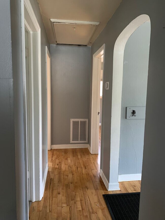 Building Photo - Cute 2 Bedroom Home in Perry District!