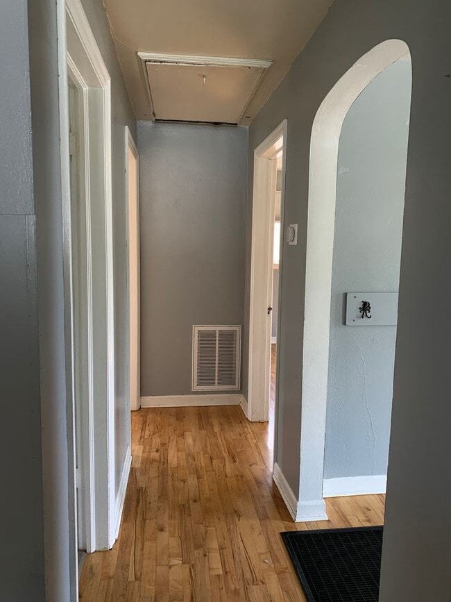 Building Photo - **Free October Rent** Cute 2 Bedroom Home ...