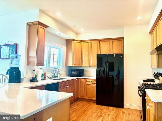 Building Photo - 448 Dock Rd