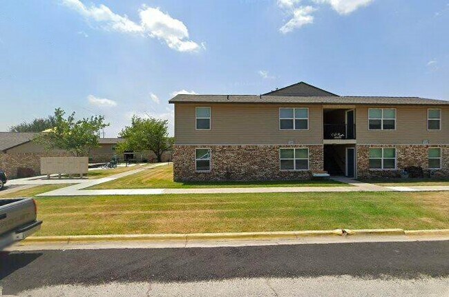 Building Photo - 1501 Newland Dr