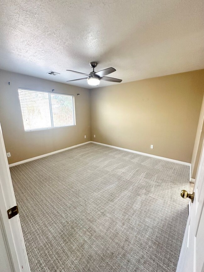 Building Photo - Great Spring Hill Estates Home!