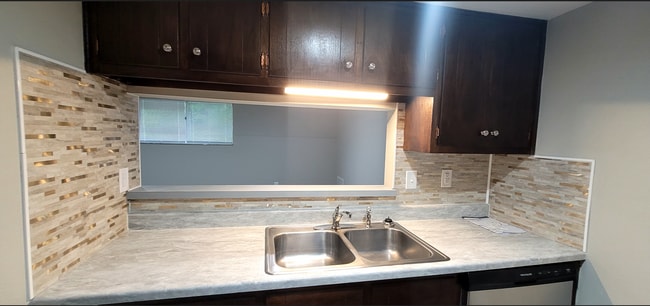 Building Photo - Beutiful 2 bedroom 1 bath apartment