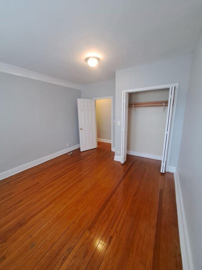 Building Photo - 3 bedroom in Chicago IL 60649