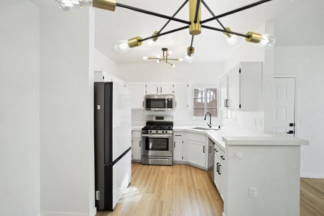 Building Photo - 3 Bed Condo In Gated West Side Community