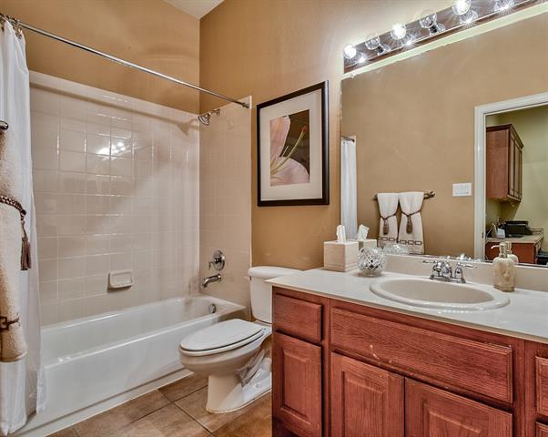 Building Photo - 2107 Crowbridge Dr