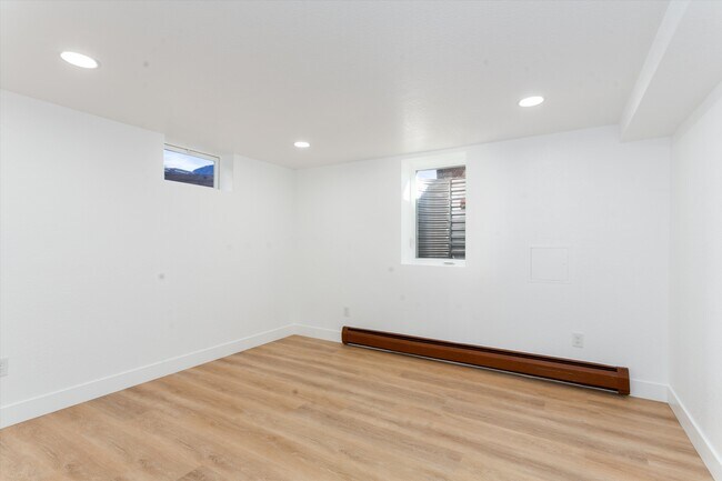 Building Photo - 1465 S Eaton St