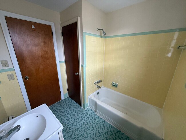 Building Photo - 149-151 Adelaide St.