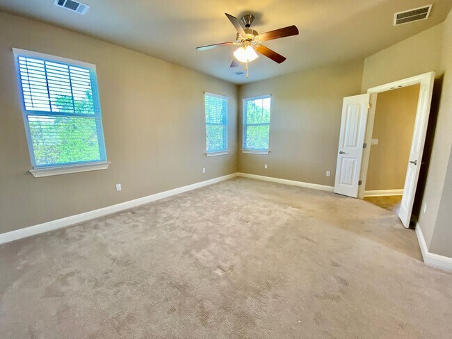 Building Photo - 3 Bedroom 2.5 Bathroom Detached Condo in South Austin!!