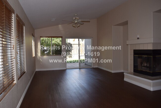 Building Photo - 3 Bedroom - Heart of Roseville
