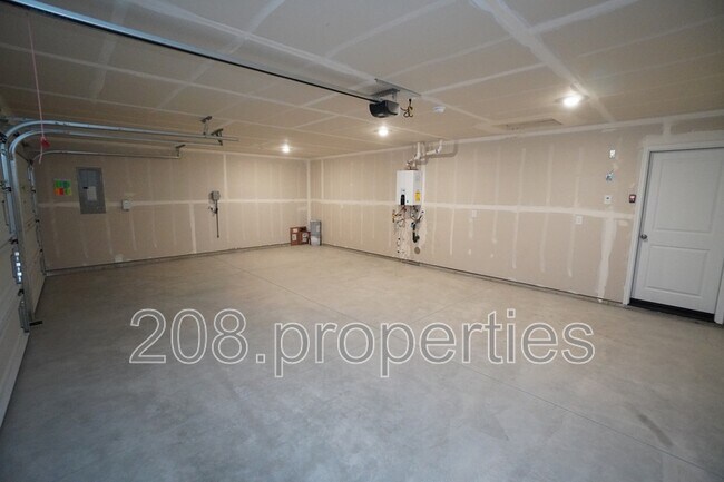 Building Photo - 798 Education St