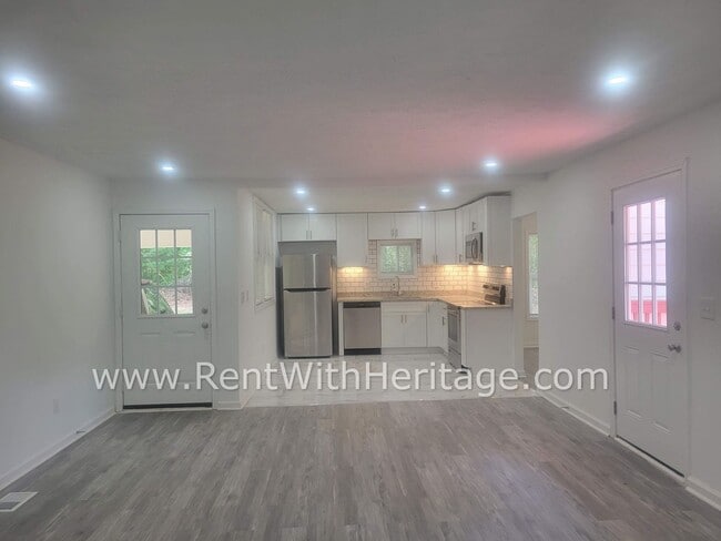 Building Photo - WOW!!! GORGEOUS BRICK RANCH HOME/ TOTALLY ...