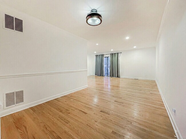 Building Photo - 202 Soundview Ave