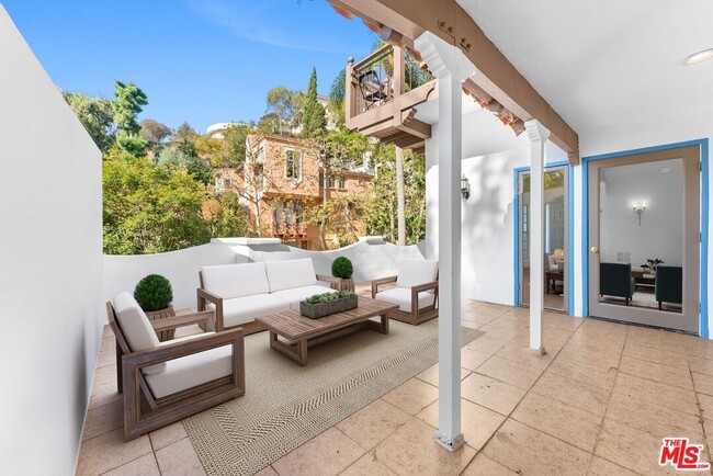 Building Photo - 1328 Sierra Alta Way