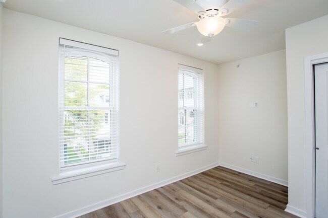 Building Photo - 41 Bridge St