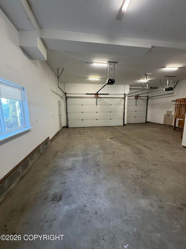 Building Photo - Stunning home in Goldenview