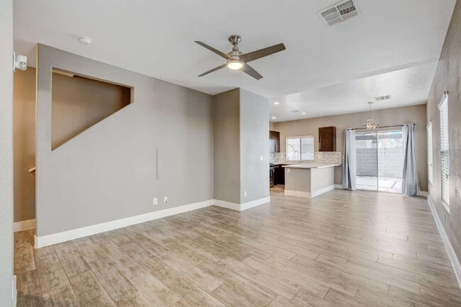 Building Photo - "Charming 2-Bedroom Townhouse Retreat with 2.5 Baths in South Henderson -with Backyard “