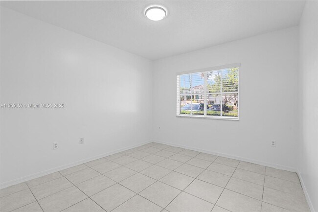 Building Photo - 1261 SE 29th St