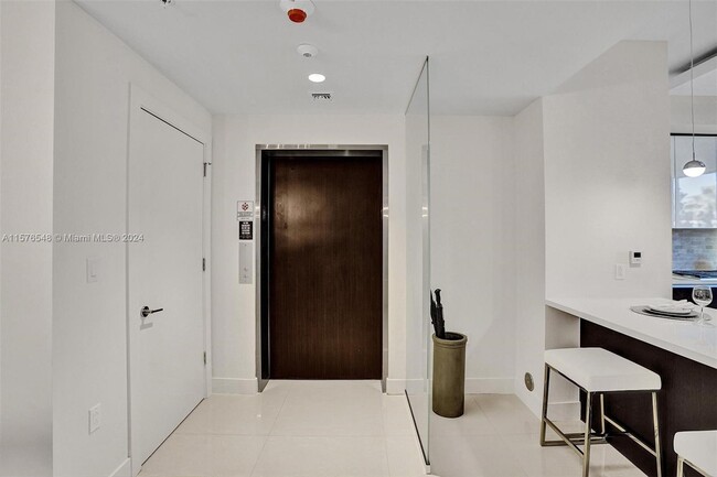 Building Photo - 3040 N Ocean Blvd