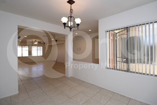 Building Photo - 2568 E San Rafael Trail