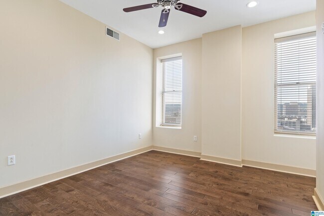 Building Photo - 2024 2nd Ave N