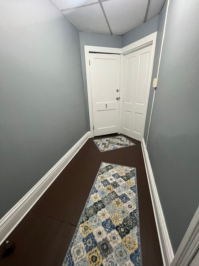 Building Photo - 1221 E Philadelphia St