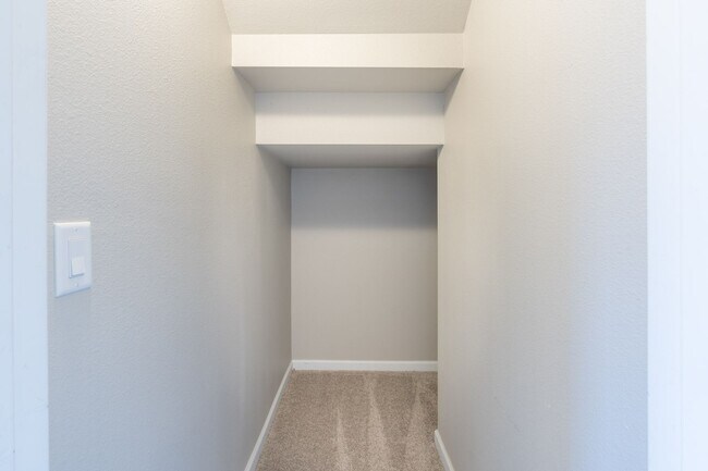 Building Photo - Fantastic Johnston Townhome Rental!