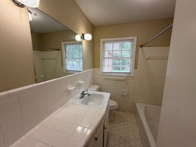Building Photo - 3 Bedroom/2 Bath Home in Valdosta