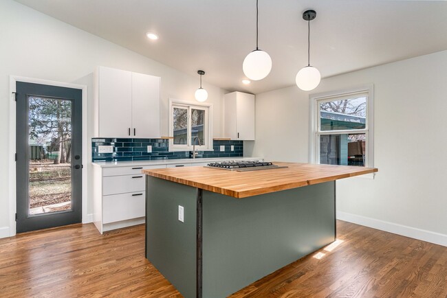 Building Photo - Beautiful 2 Bed 1 Bath House by CSU Campus!