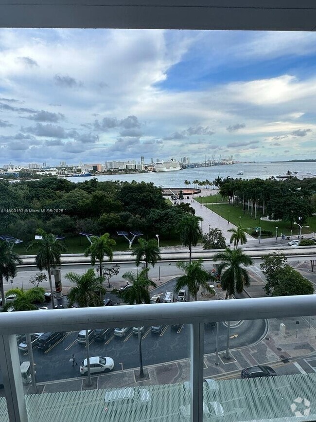 Building Photo - 50 Biscayne Blvd
