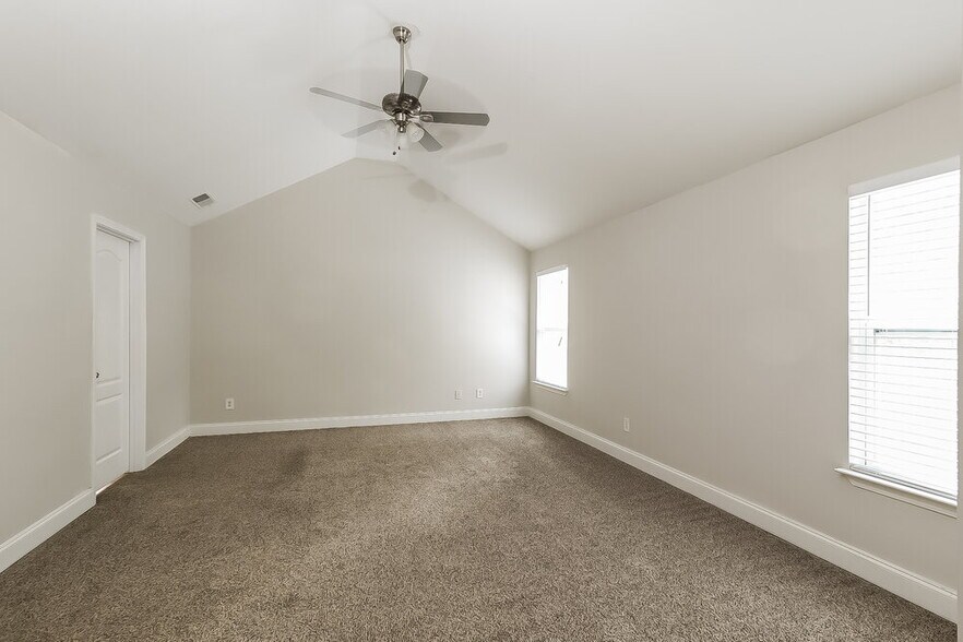 Building Photo - 1895 Logan Ridge Cir