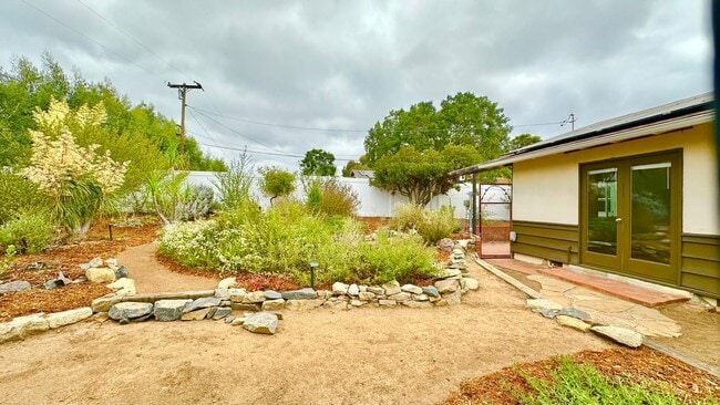 Building Photo - Lovely & Freshly Updated, Remodeled, Paint...