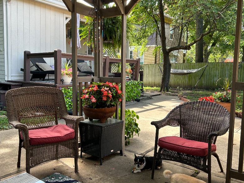 Building Photo - 940 S Cedar St