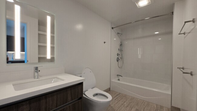 Building Photo - 1515 Liona St