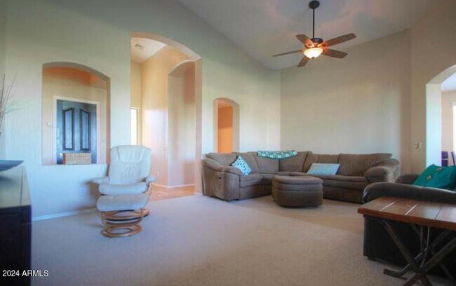 Building Photo - 3146 E Kingbird Pl