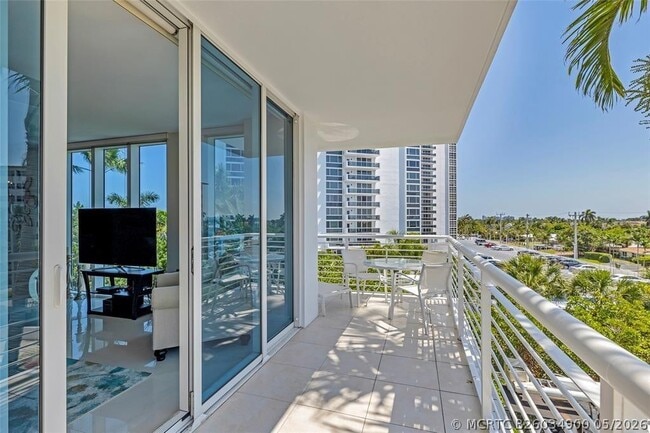 Building Photo - 2821 N Ocean Blvd