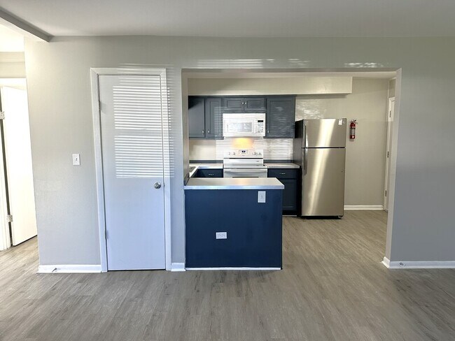 Building Photo - 9709 W Lorraine Dr