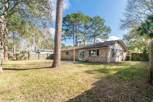 Building Photo - Back on the Market! Beautifully Updated 4 ...